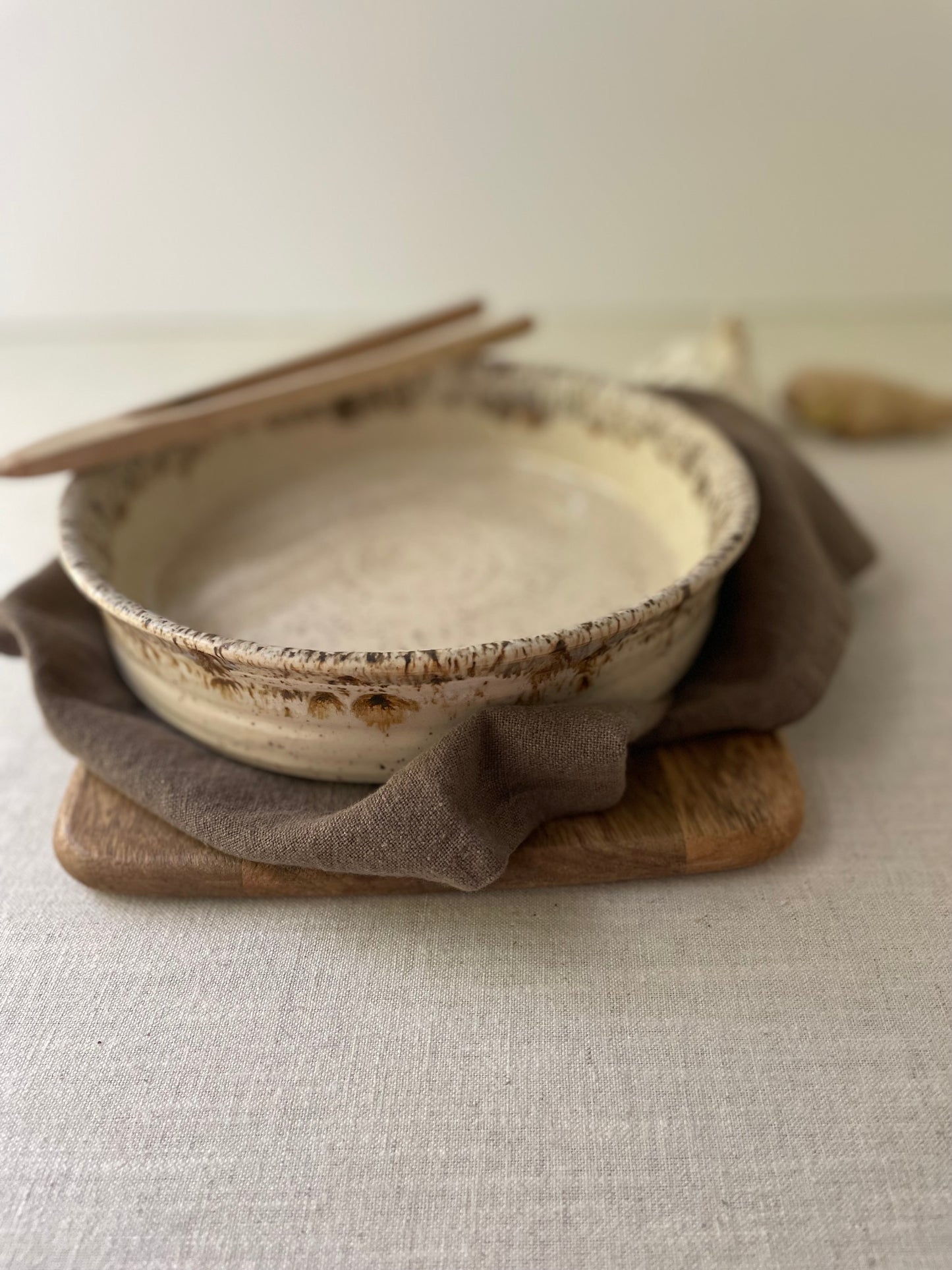 Birch Speckled Round Casserole